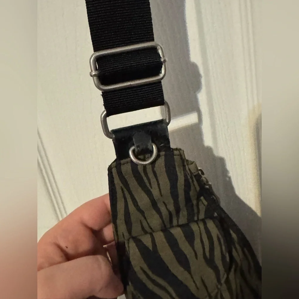 Baggallini Womens Olive Animal Print CROSSBODY Purse Buckle Zip Pockets SATCHEL